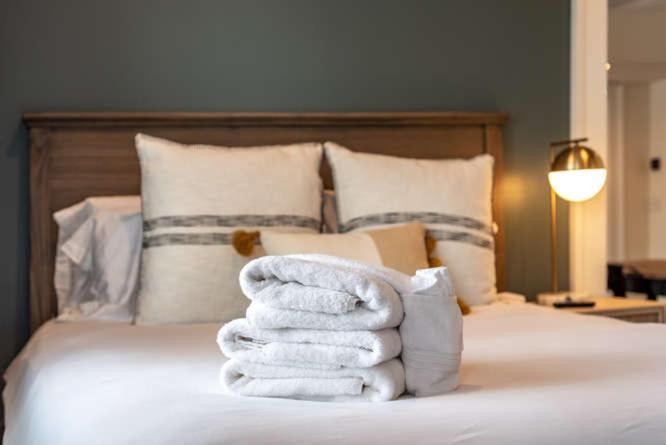 The Quarters On Spring Hotell Charleston Exteriör bild